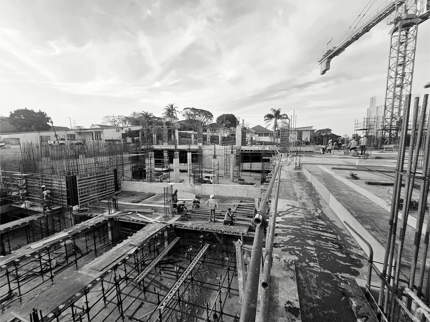 Concrete construction and formwork arranged around a tower crane
