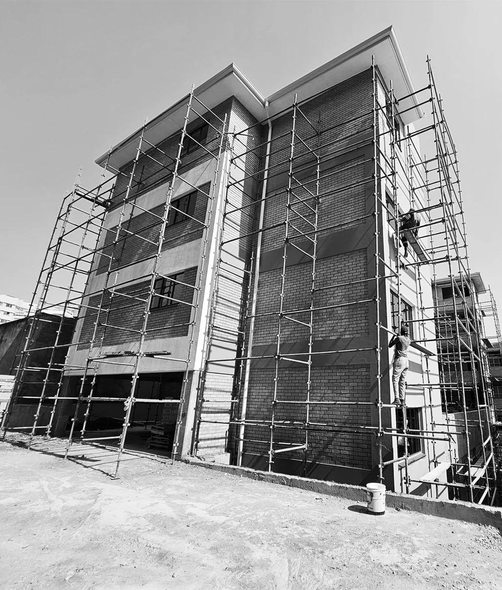 Multi-level building structure enclosed by scaffolding